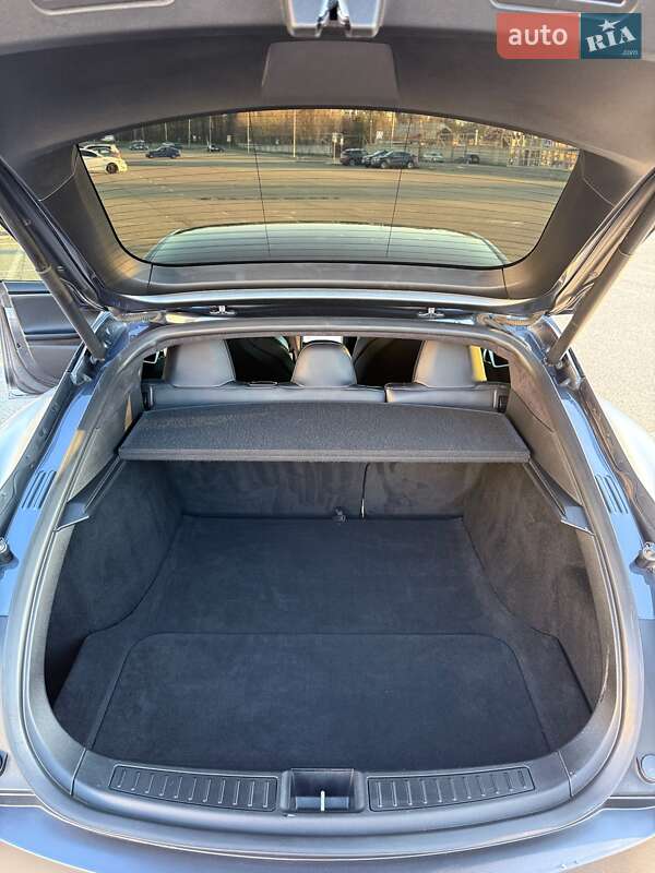 Лифтбек Tesla Model S 2019 в Киеве