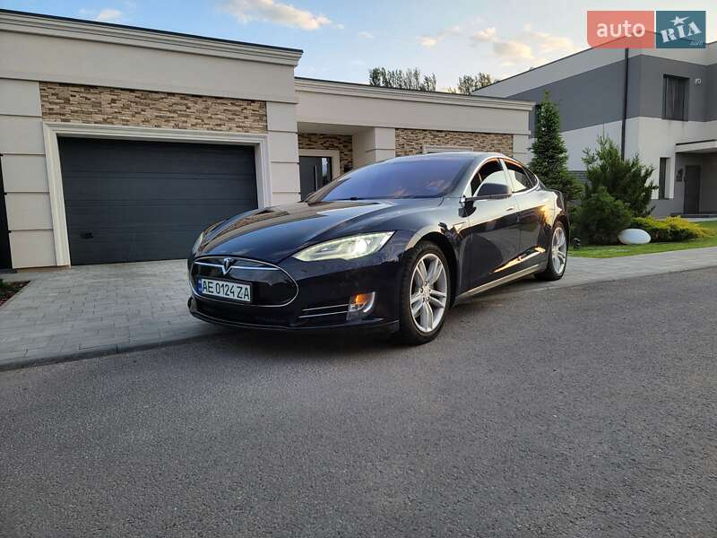 Tesla Model S 2013