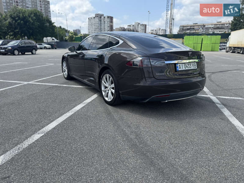 Лифтбек Tesla Model S 2013 в Киеве