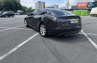 Лифтбек Tesla Model S 2013 в 