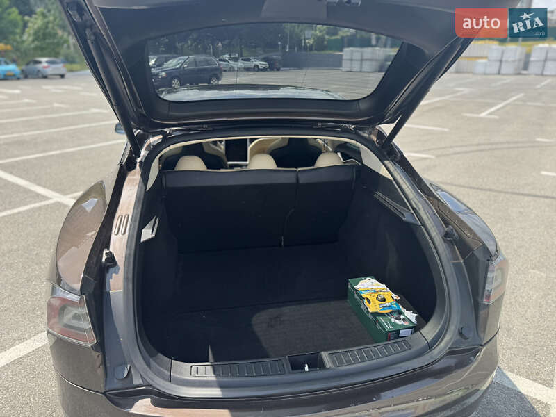 Лифтбек Tesla Model S 2013 в Киеве
