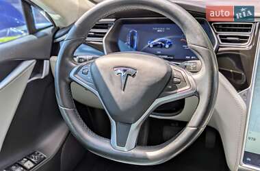 Лифтбек Tesla Model S 2015 в 