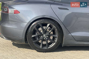 Лифтбек Tesla Model S 2015 в 