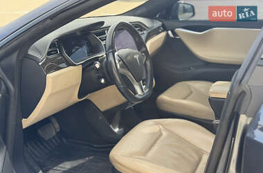 Лифтбек Tesla Model S 2015 в 
