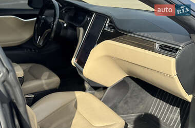 Лифтбек Tesla Model S 2015 в 