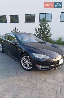 Лифтбек Tesla Model S 2015 в Луцке