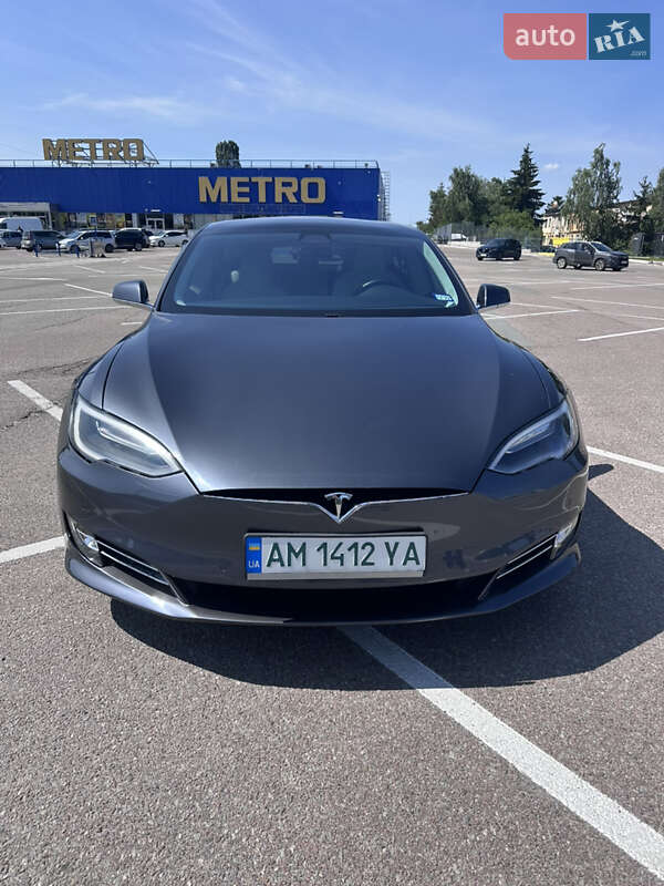 Лифтбек Tesla Model S 2017 в 