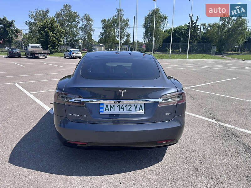 Лифтбек Tesla Model S 2017 в Житомире