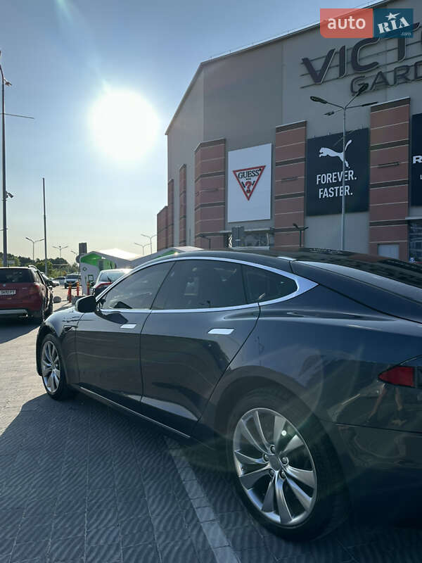Ліфтбек Tesla Model S 2016 в Львові