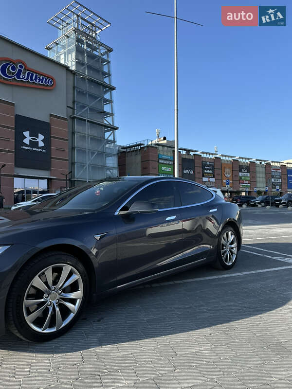 Ліфтбек Tesla Model S 2016 в Львові