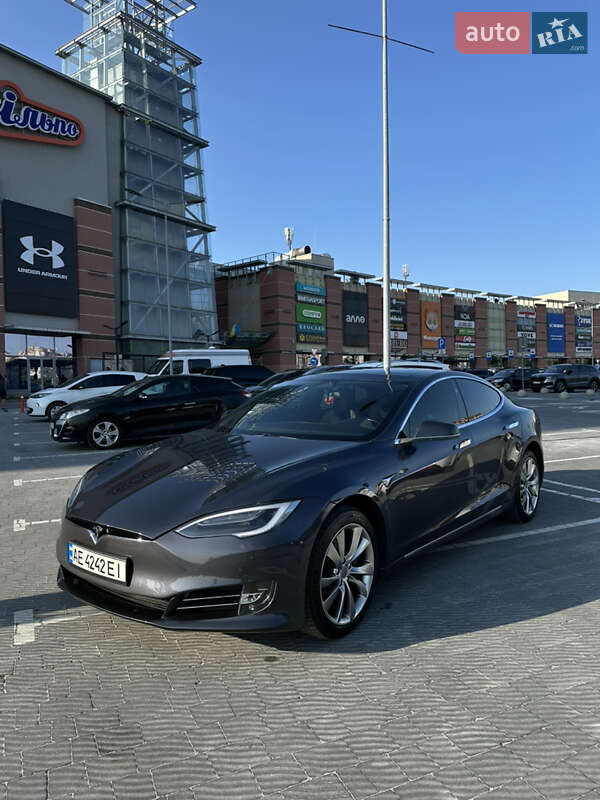 Ліфтбек Tesla Model S 2016 в Львові