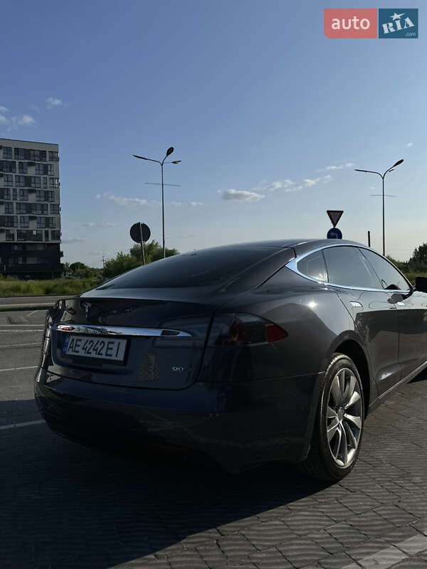 Ліфтбек Tesla Model S 2016 в Львові