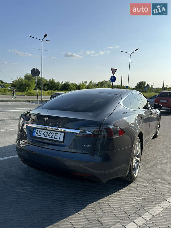 Ліфтбек Tesla Model S 2016 в Львові