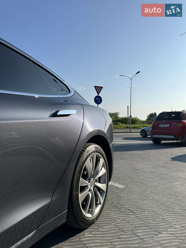 Лифтбек Tesla Model S 2016 в Львове фото 11 Лифтбек Tesla Model S 2016 в Львове