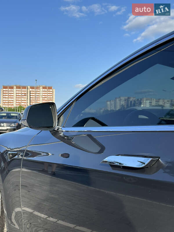 Ліфтбек Tesla Model S 2016 в Львові