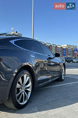 Ліфтбек Tesla Model S 2016 в Львові