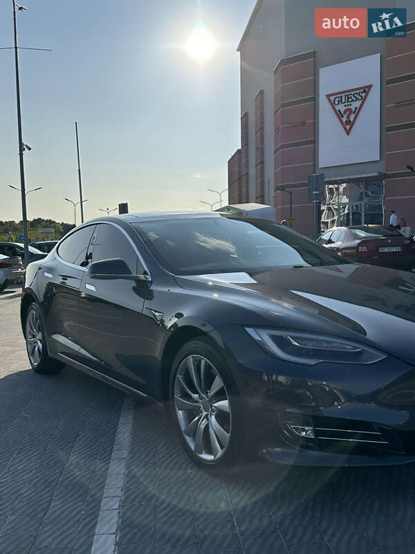 Ліфтбек Tesla Model S 2016 в Львові