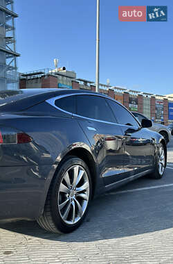 Ліфтбек Tesla Model S 2016 в Львові