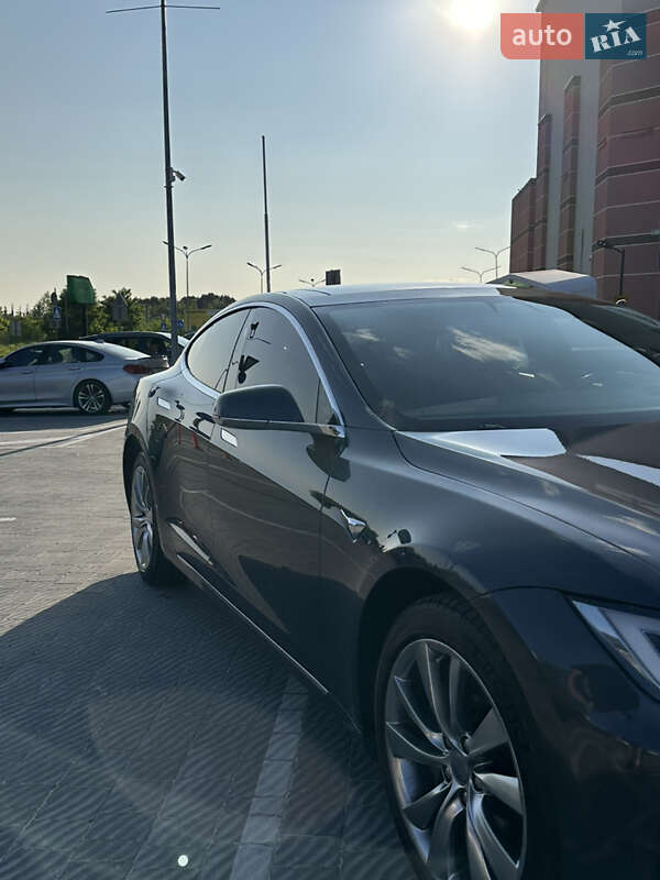 Лифтбек Tesla Model S 2016 в Львове фото 16 Лифтбек Tesla Model S 2016 в Львове