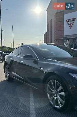 Ліфтбек Tesla Model S 2016 в Львові