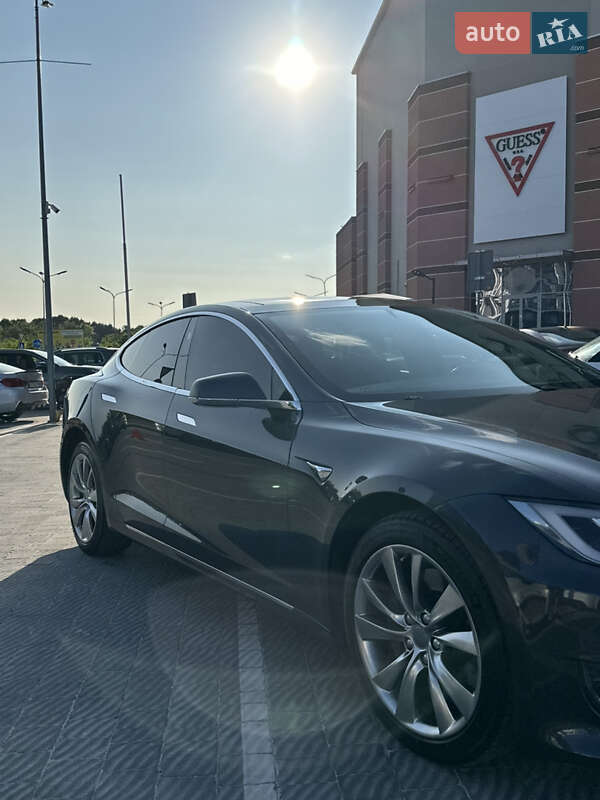 Ліфтбек Tesla Model S 2016 в Львові