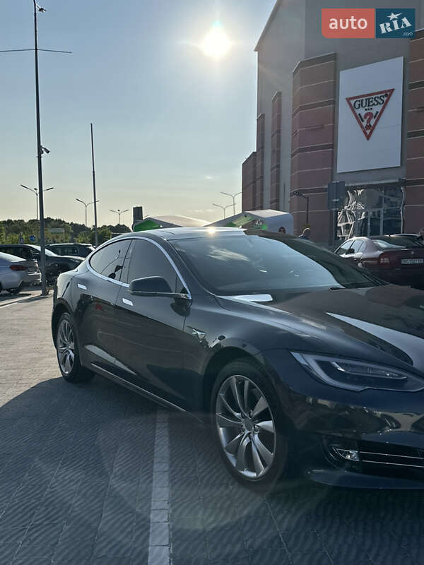 Ліфтбек Tesla Model S 2016 в Львові
