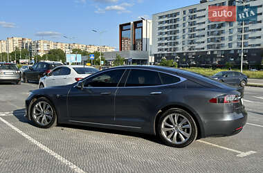 Лифтбек Tesla Model S 2016 в Львове