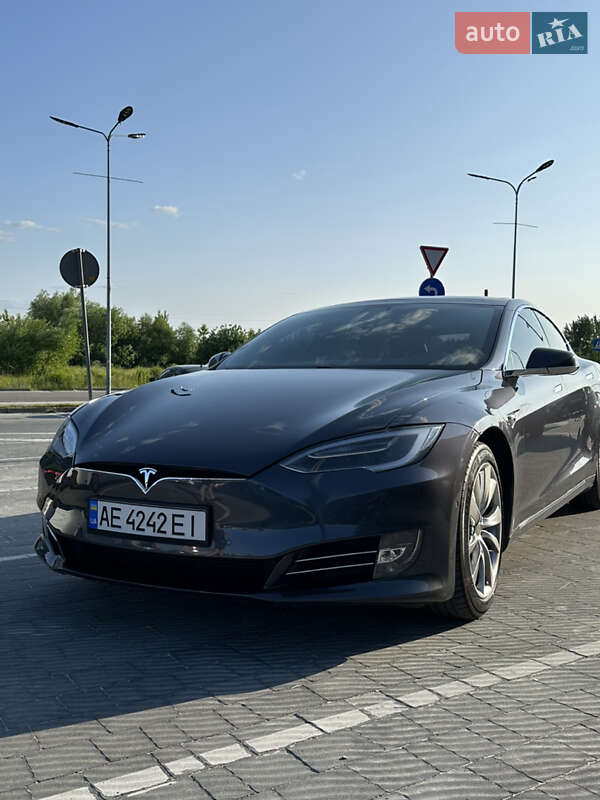 Ліфтбек Tesla Model S 2016 в Львові