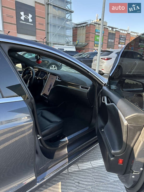 Ліфтбек Tesla Model S 2016 в Львові