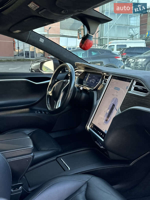Ліфтбек Tesla Model S 2016 в Львові