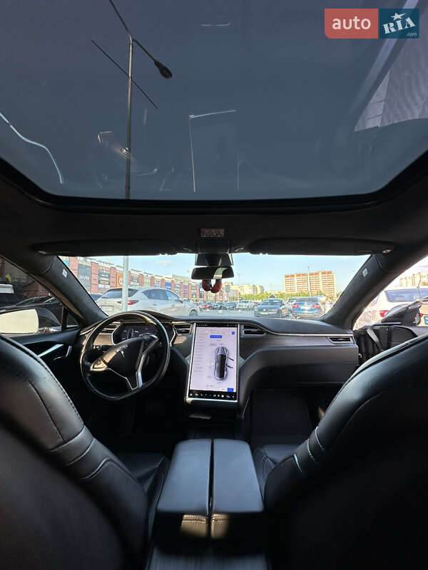 Ліфтбек Tesla Model S 2016 в Львові