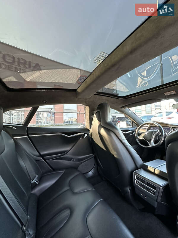 Ліфтбек Tesla Model S 2016 в Львові