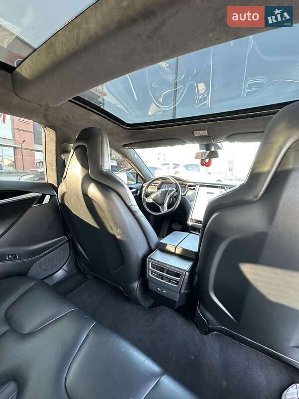 Ліфтбек Tesla Model S 2016 в Львові