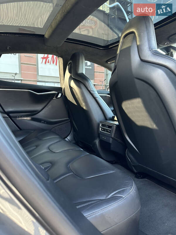 Ліфтбек Tesla Model S 2016 в Львові