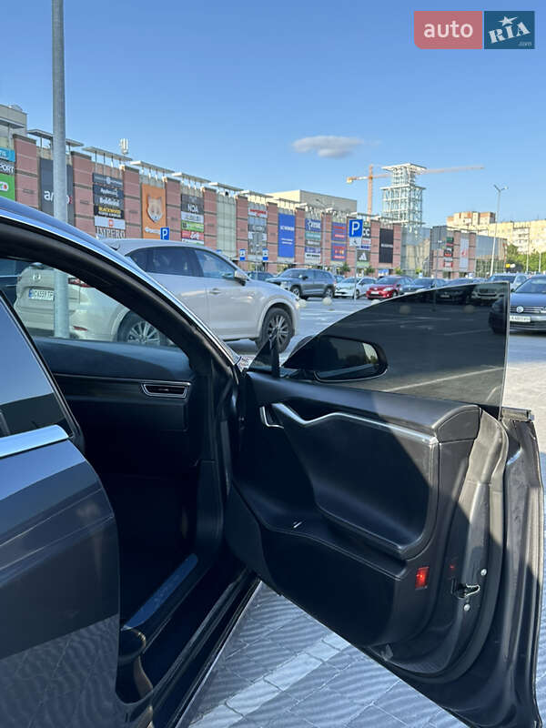 Ліфтбек Tesla Model S 2016 в Львові