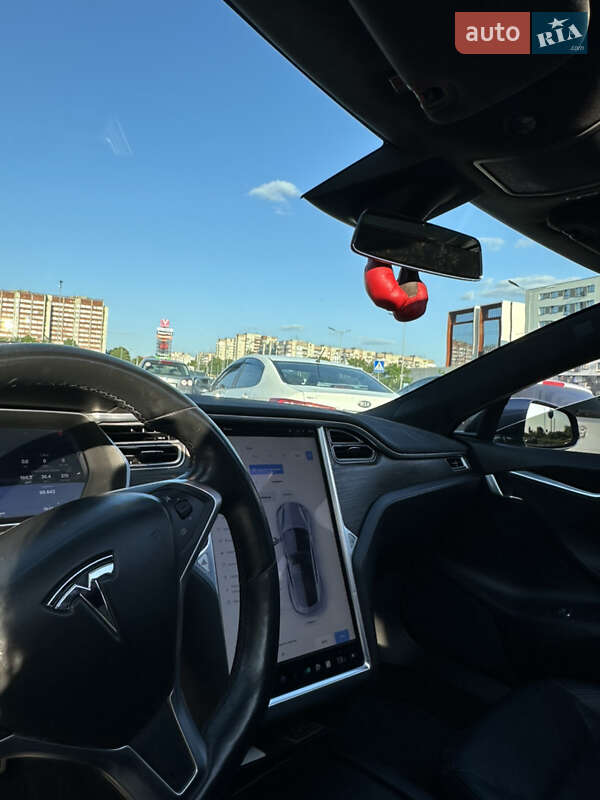 Ліфтбек Tesla Model S 2016 в Львові