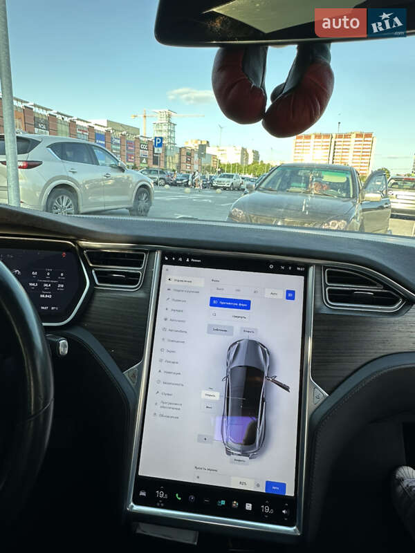 Ліфтбек Tesla Model S 2016 в Львові