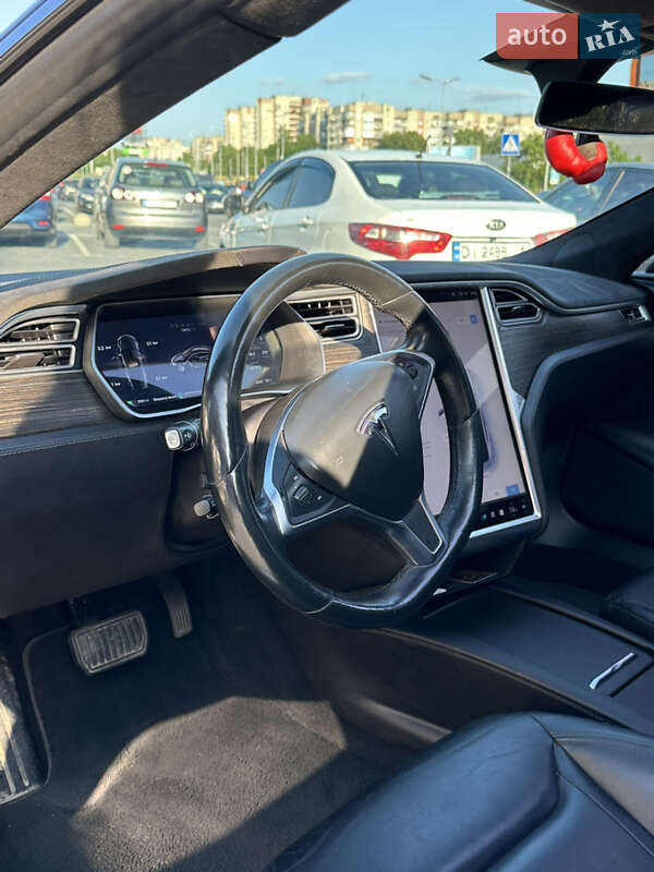 Ліфтбек Tesla Model S 2016 в Львові
