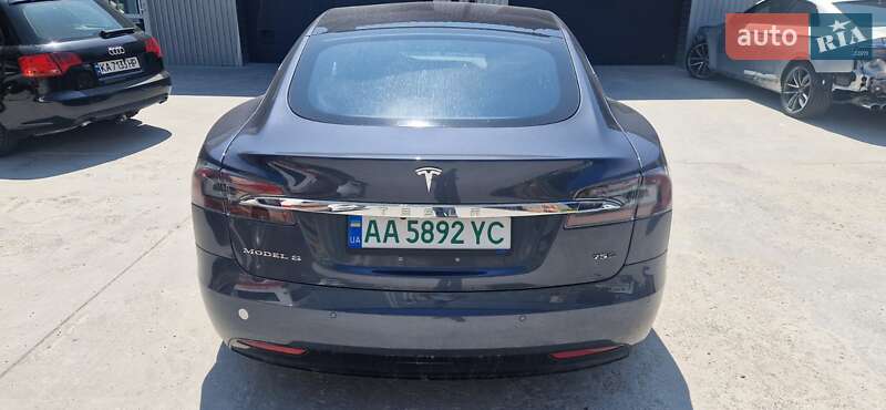 Лифтбек Tesla Model S 2017 в Киеве
