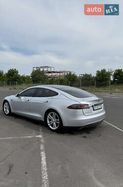Лифтбек Tesla Model S 2013 в 