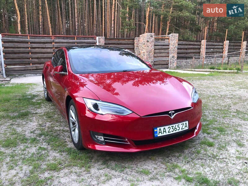 Лифтбек Tesla Model S 2017 в 