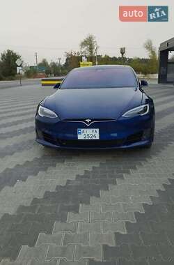 Лифтбек Tesla Model S 2016 в Киеве