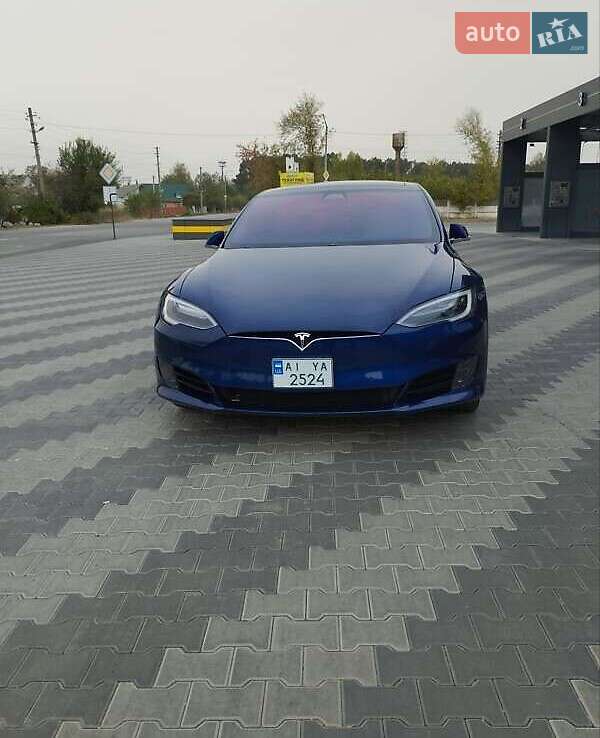 Лифтбек Tesla Model S 2016 в Киеве