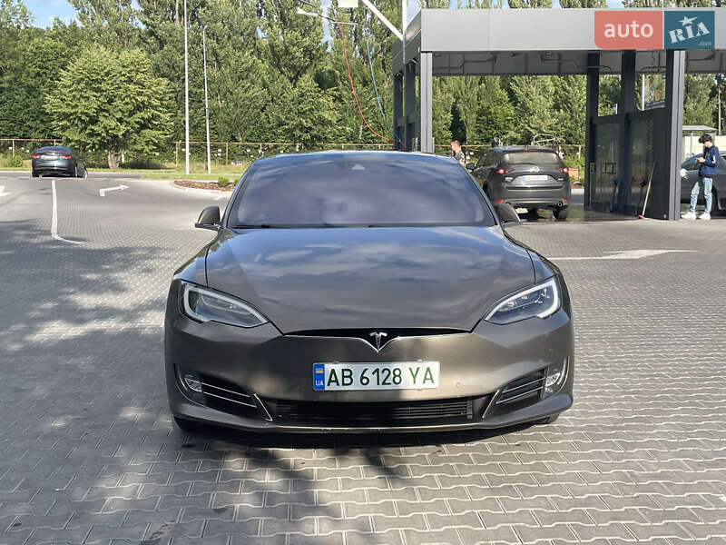 Лифтбек Tesla Model S 2016 в Виннице