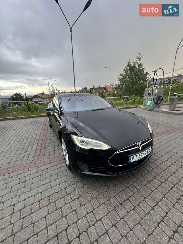 Tesla Model S 2015
