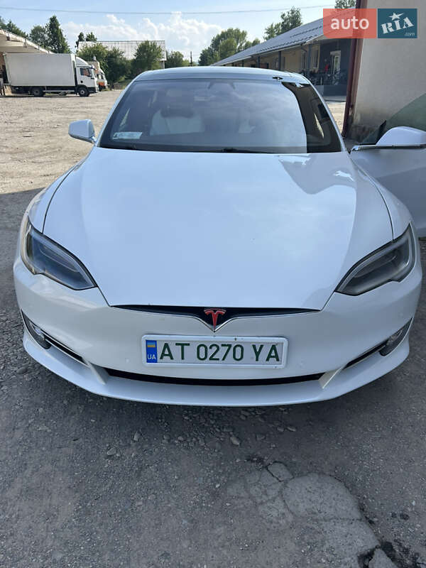 Лифтбек Tesla Model S 2017 в Надворной фото Лифтбек Tesla Model S 2017 в Надворной