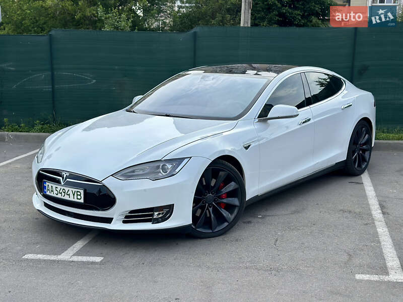 Лифтбек Tesla Model S 2015 в Киеве