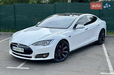 Лифтбек Tesla Model S 2015 в 