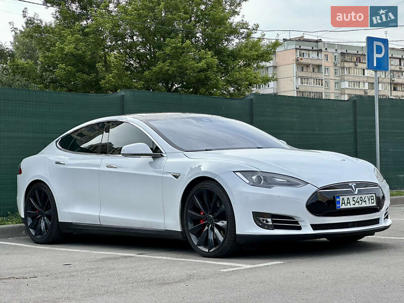 Лифтбек Tesla Model S 2015 в Киеве