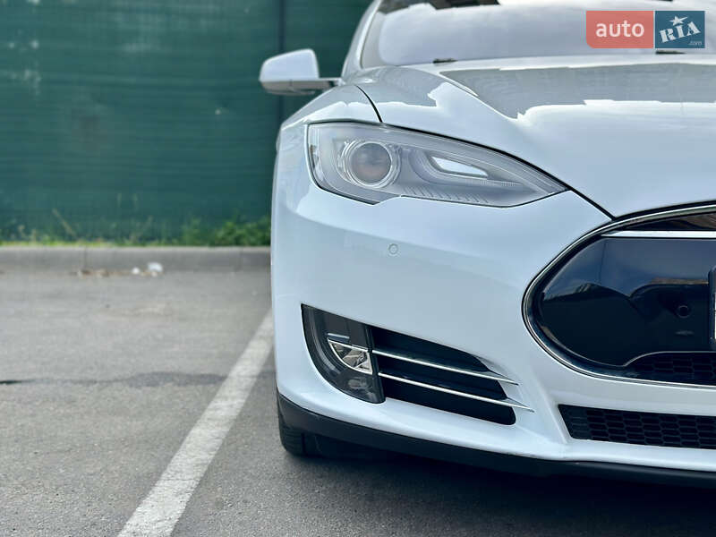 Лифтбек Tesla Model S 2015 в Киеве